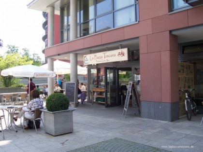 照片: La Piazza Toscana